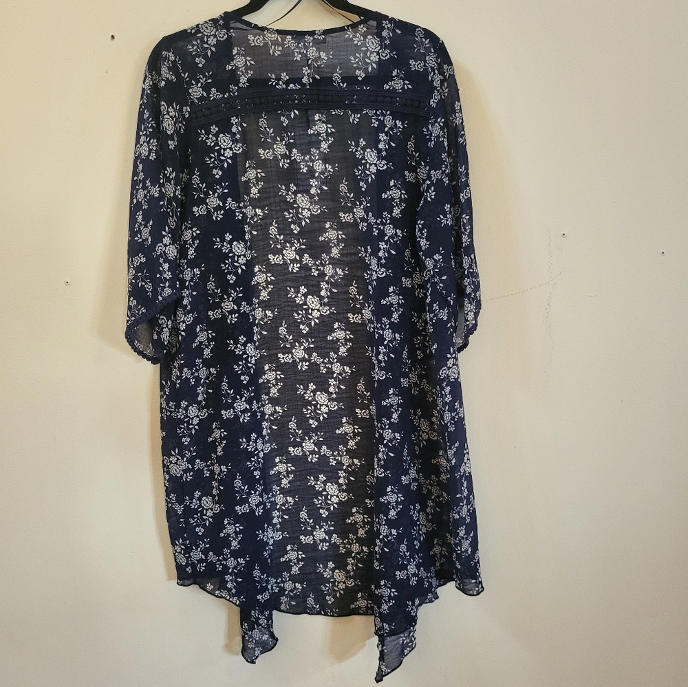 Kimono sheer navy, white florals